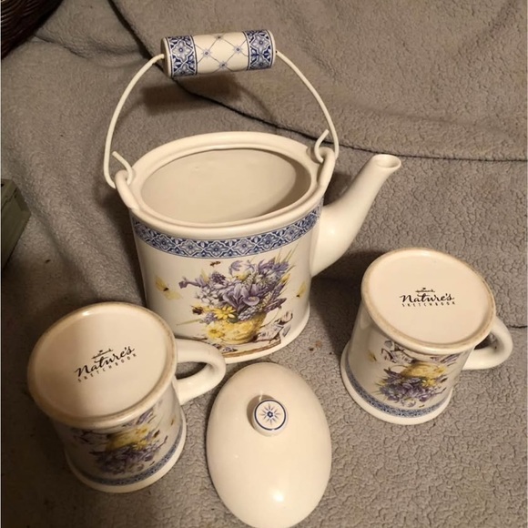 Hallmark Blue and White Floral Tea Set - Picture 8 of 8